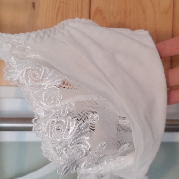 Axami bra and garter set - Picture 7 of 8